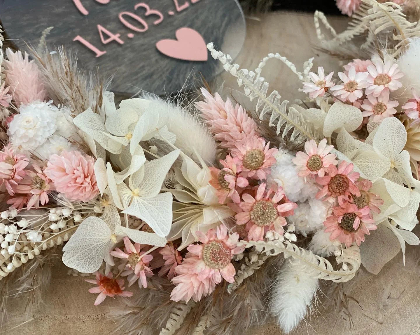 Trockenblumenkranz in Weiß, Rosa,Beige, Türkranz mit und ohne Personalisierung bzw. Acrylscheibe