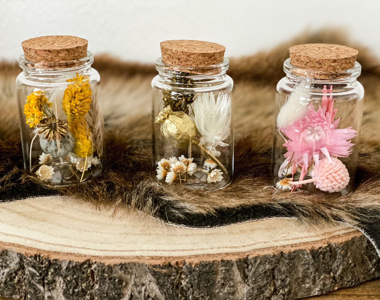Trockenblumen - Sträußchen im Glas dry flowers in verschiedenen Farben, Trockenblumenstrauß