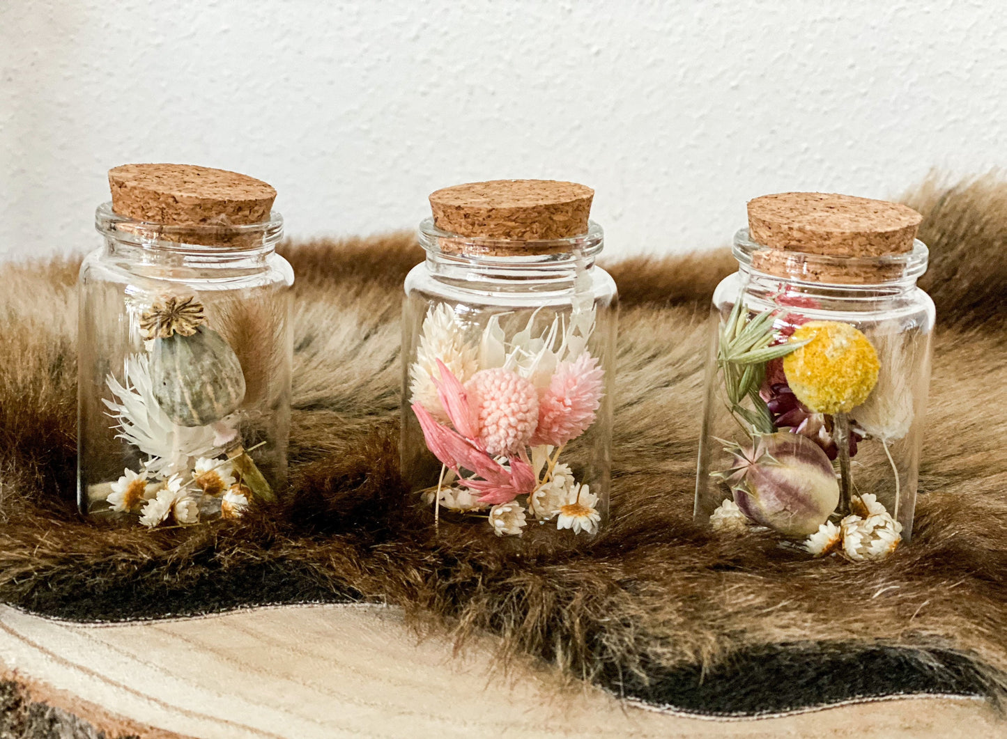 Trockenblumen - Sträußchen im Glas dry flowers in verschiedenen Farben, Trockenblumenstrauß