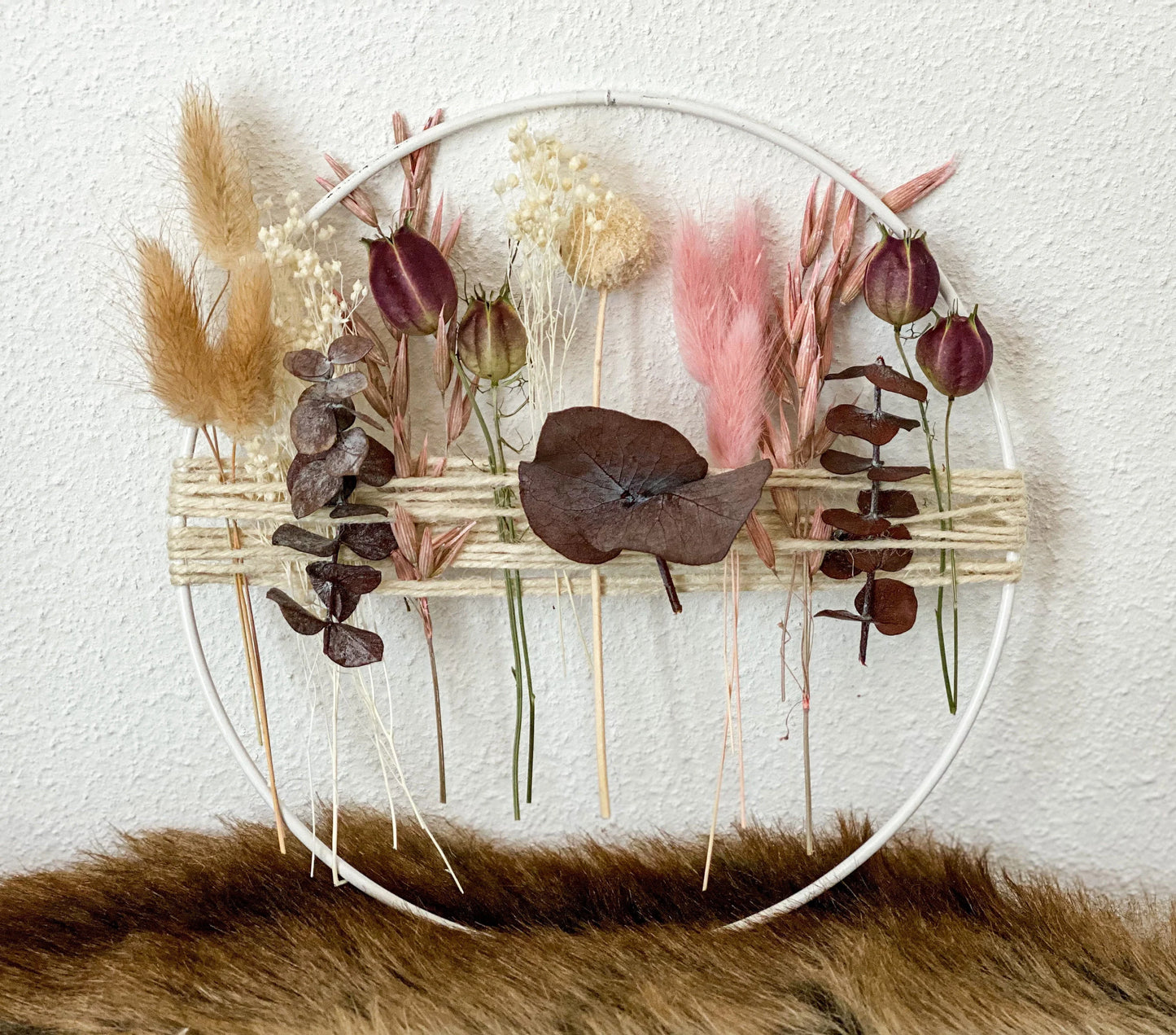 Dekoring „Lovely Purple“ mit Trockenblumen, Trockenblumenkranz, Dekoring in Rosa, Lila, Naturfarben