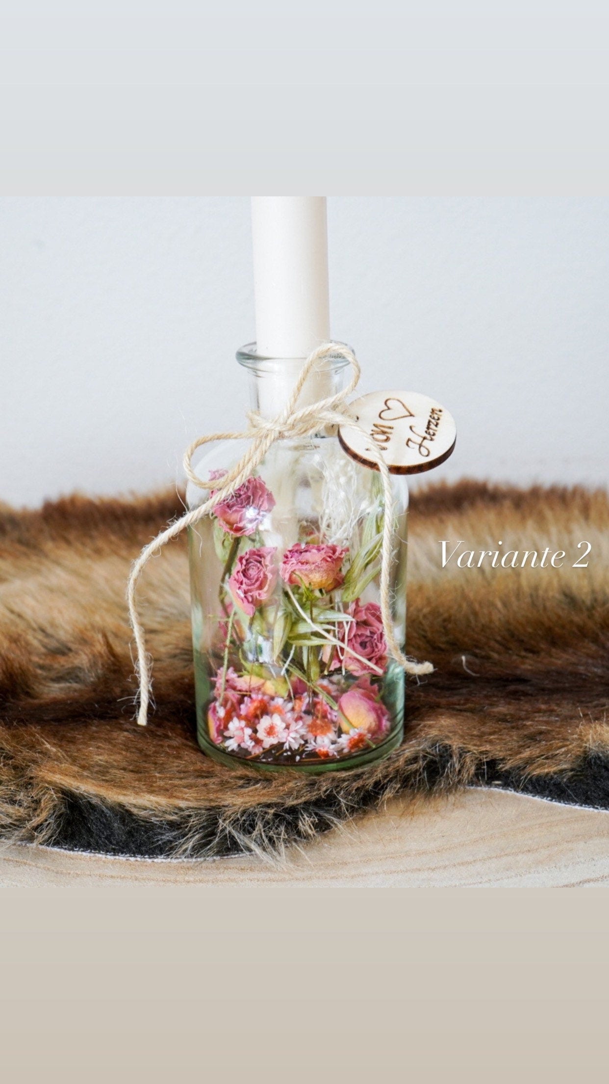 Trockenblumen im Glas, Trockenblumenstrauß im Glas, auch als Kerzenständer mit Holz-Anhänger, Blumenglas