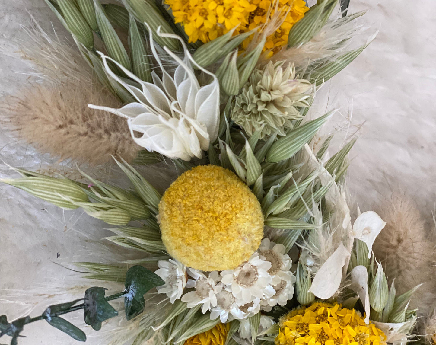 Craspedia, Trockenblumen in kleinen Mengen, DIY Trockenblumen, inverschiedenen Farben, DIY-Trockenblumenstrauß, DIY-Trockenblumenkranz