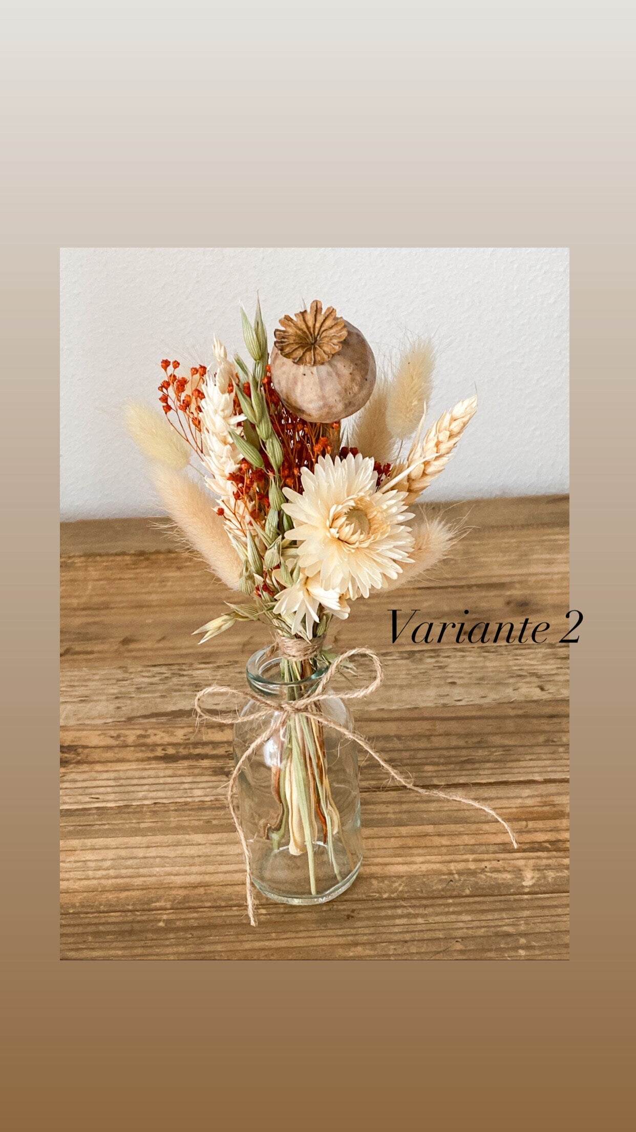 Kleiner Trockenblumenstrauß mit Vase in bunten Farben mit Pampasgras, Craspedia, Lagurus, Lavendel, Rosen, Phalaris, Hafer