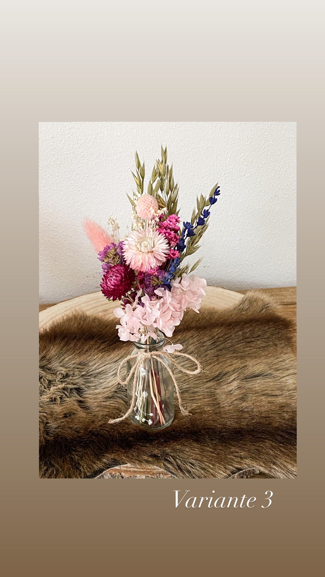 Kleiner Trockenblumenstrauß "Wiese" mit Vase in bunten Farben mit Pampasgras, Craspedia, Lagurus, Lavendel, Rosen, Phalaris, Hafer