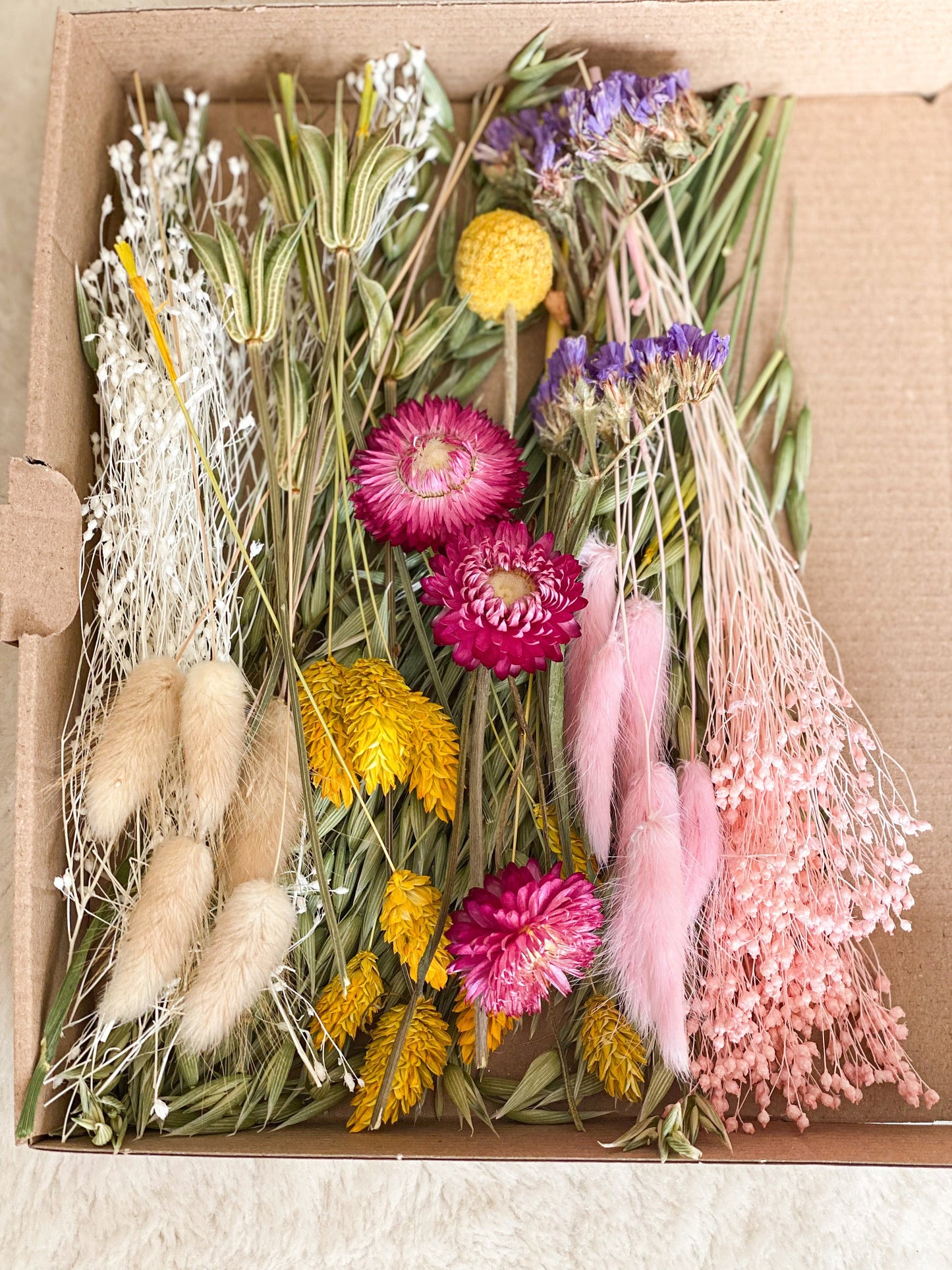 DIY Trockenblumen DIY-Set „natural Flowers“, DIY-Trockenblumenstrauß, Trockenblumenkranz in Rosa, Weiß, Bordeaux, Grün