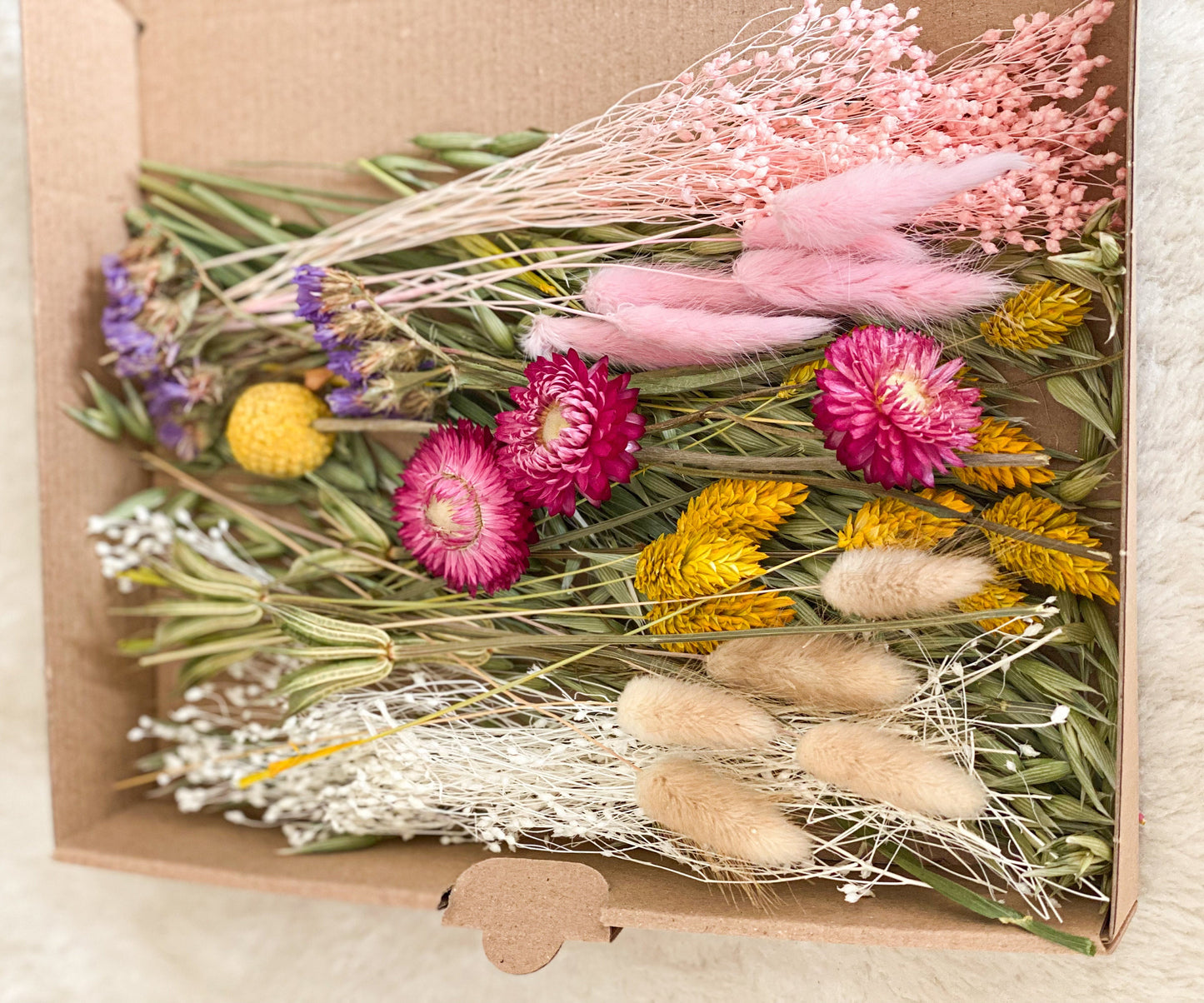 DIY Trockenblumen DIY-Set „natural Flowers“, DIY-Trockenblumenstrauß, Trockenblumenkranz in Rosa, Weiß, Bordeaux, Grün