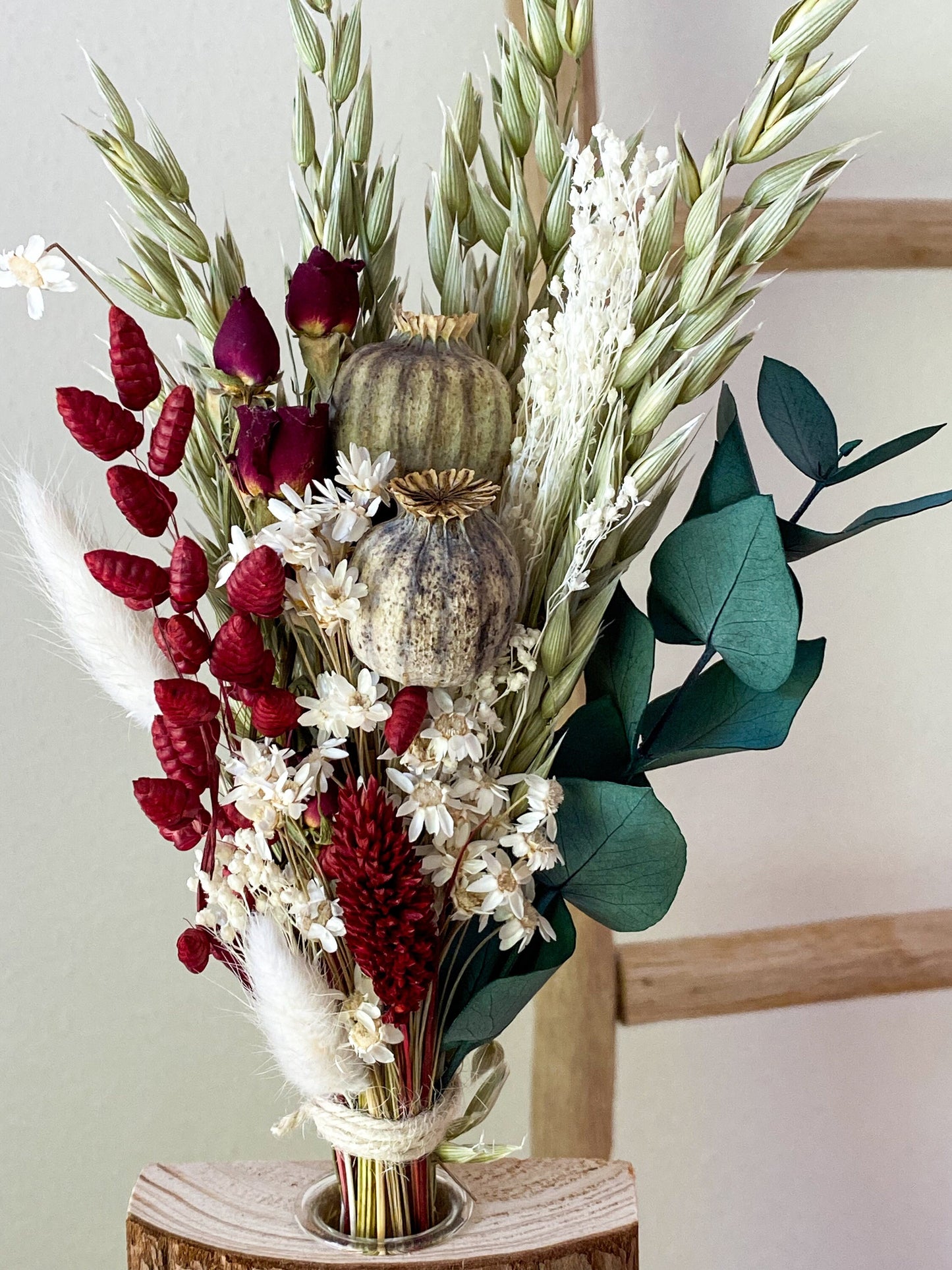 Trockenblumenstrauß „Little Rose“ mit Holz-Vase in verschiedenen Farben mit Hafer, Mohn, Lagurus, Glixia, Phalaris, Broom