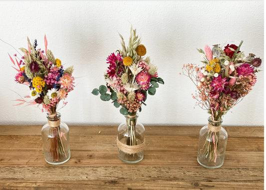 Trockenblumenstrauß "bunte Sommerwiese"  in bunten Farben mit Pampasgras, Craspedia, Hafer, Lavendel, Craspedia, Phalaris, Strohblumen