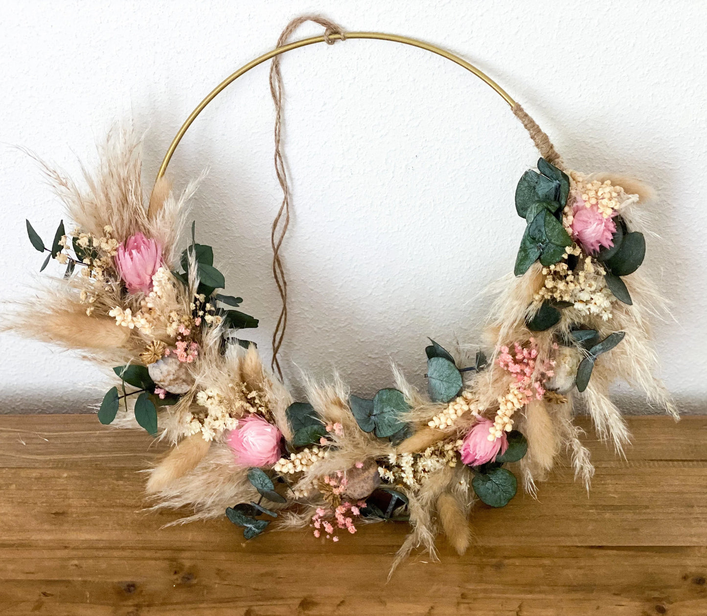 Trockenblumenkranz in Beige, Rosa mit Eukalyptus Türkranz mit Pampasgras, Lagurus, Glixia und Mohn