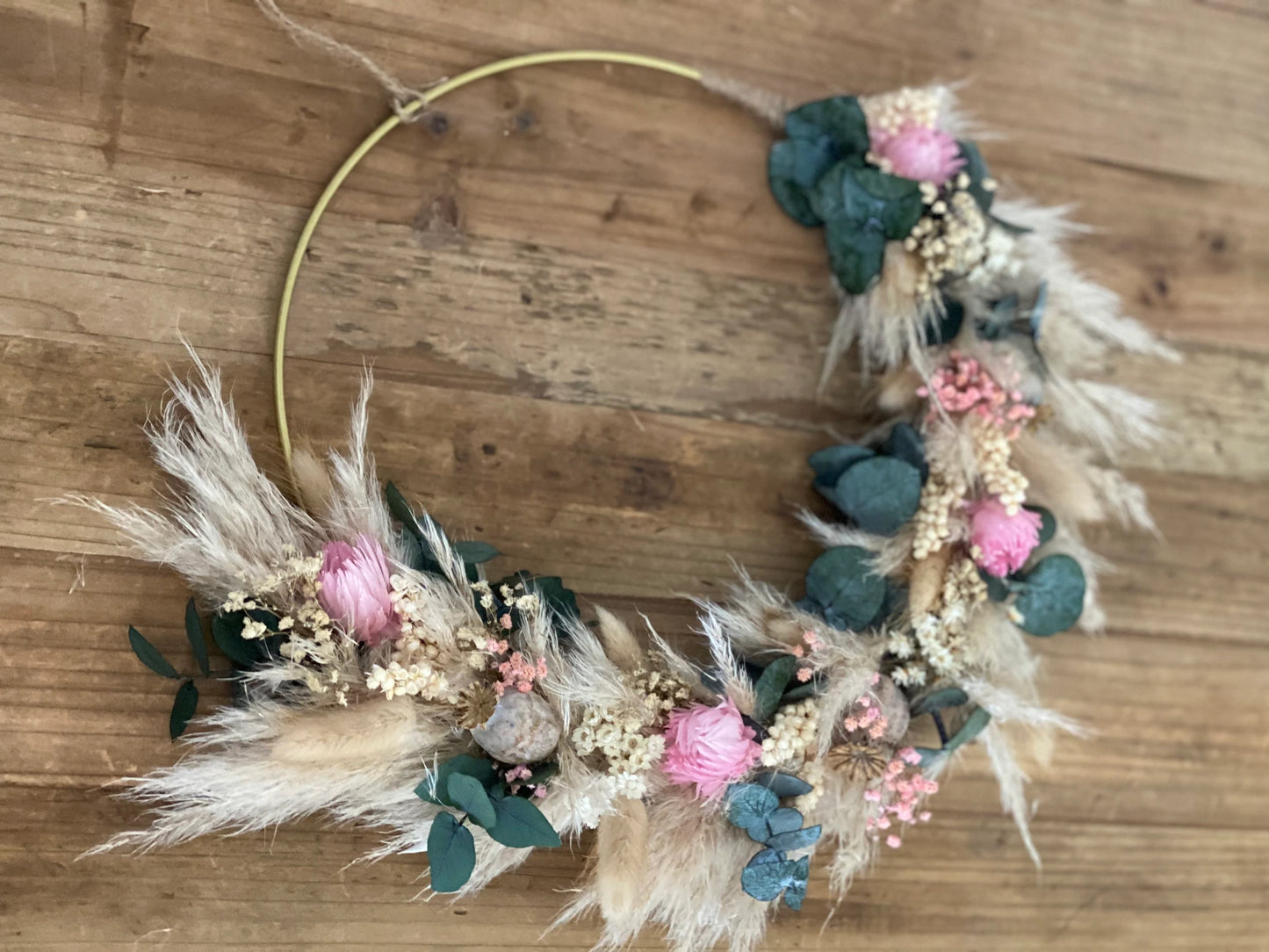 Trockenblumenkranz in Beige, Rosa mit Eukalyptus Türkranz mit Pampasgras, Lagurus, Glixia und Mohn