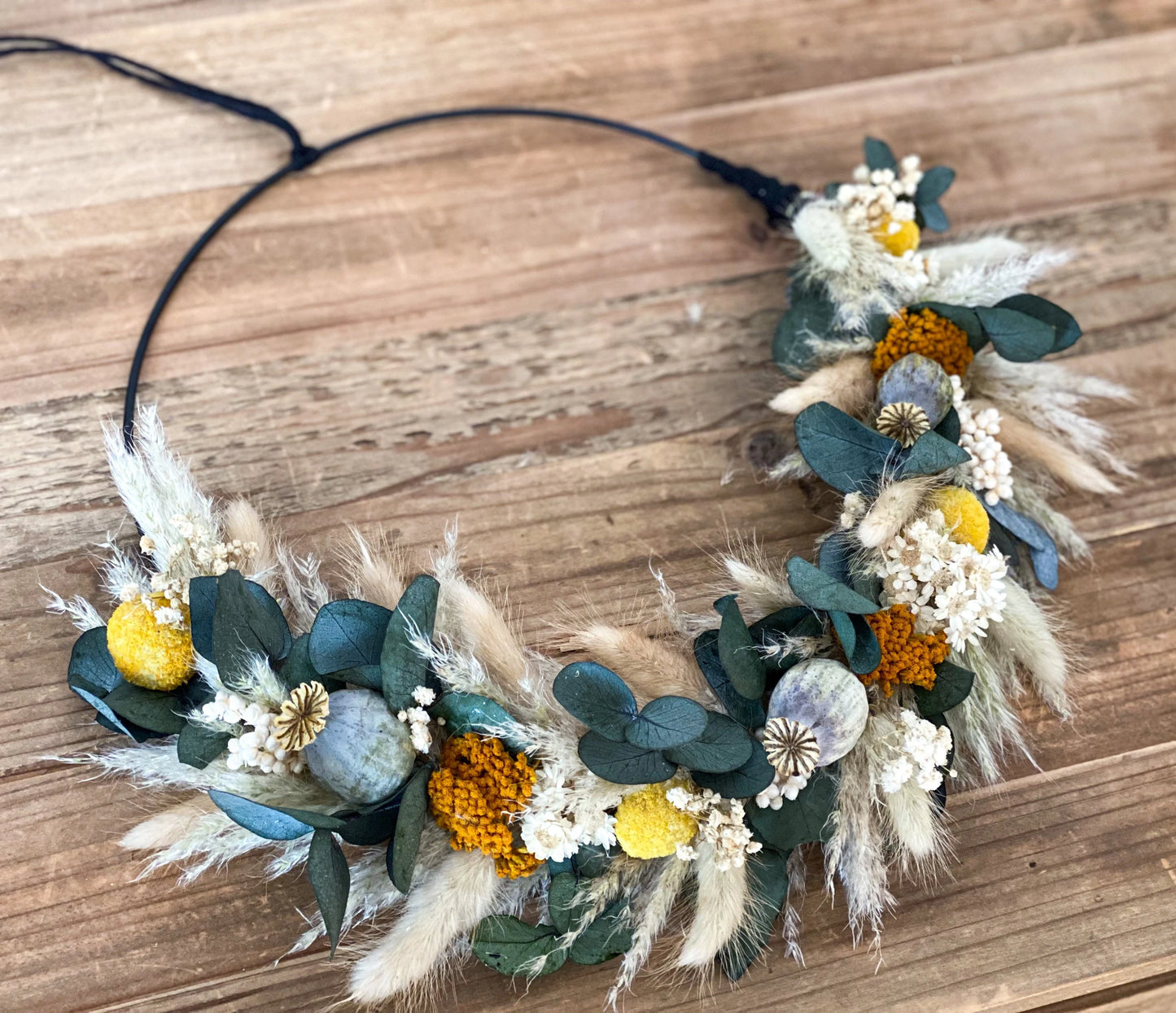 Trockenblumenkranz in Beige, Weiß, Gelb, Orange mit Eukalyptus Türkranz mit Pampasgras, Mohn, Lagurus, Phalaris, Nigella