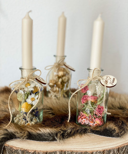 Trockenblumen im Glas, Trockenblumenstrauß im Glas, auch als Kerzenständer mit Holz-Anhänger, Blumenglas