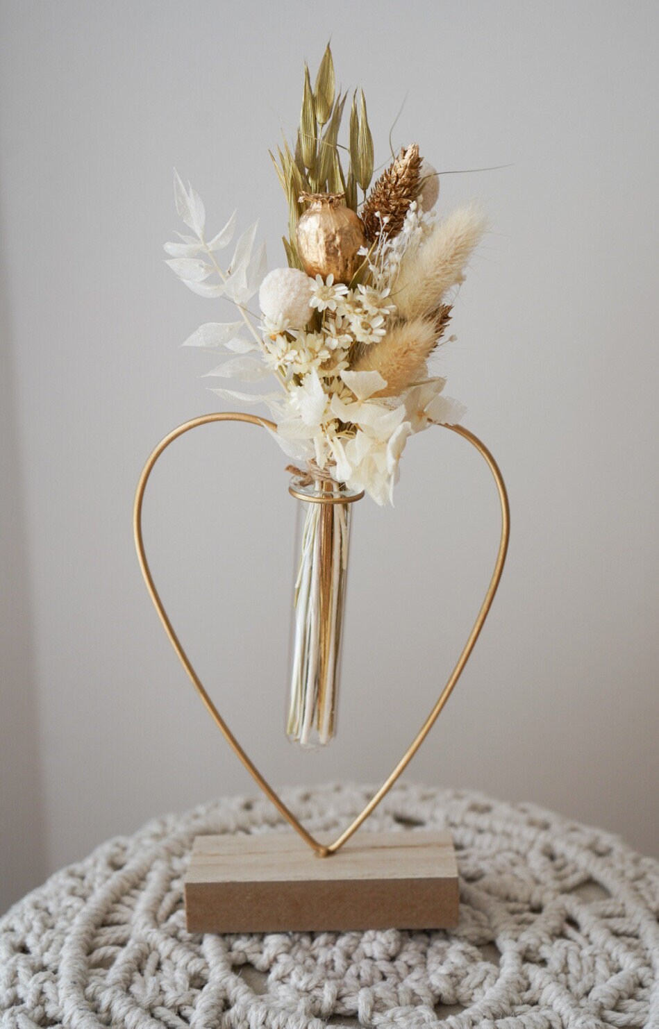 Trockenblumenstrauß mit Holz-Vase in verschiedenen Farben mit Hafer, Craspedia, Lagurus, Glixia, Phalaris