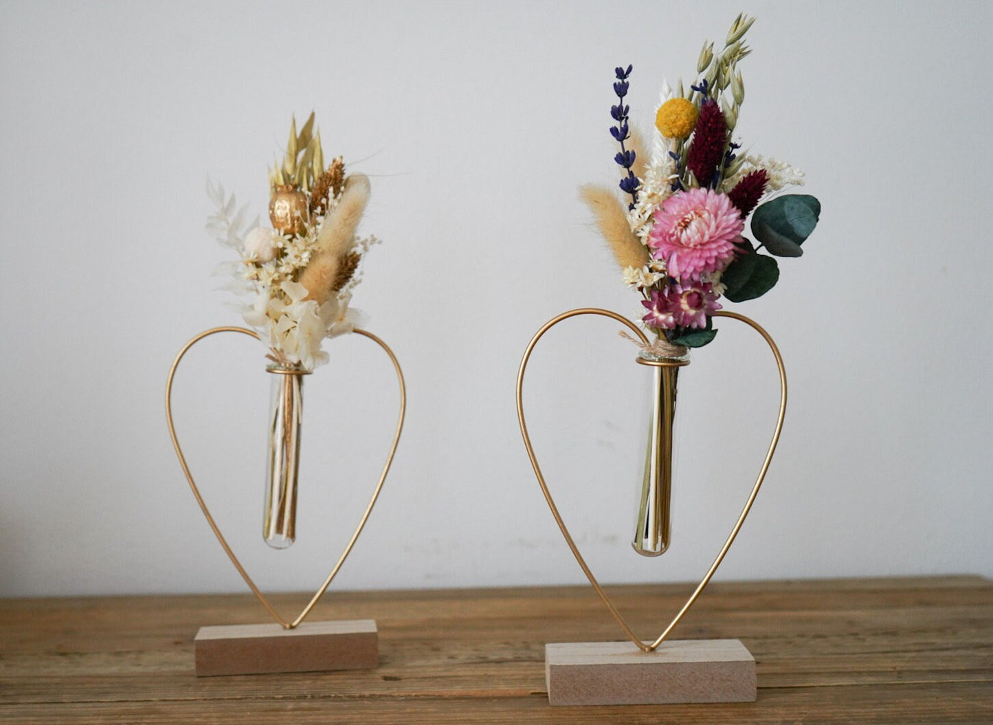 Trockenblumenstrauß mit Holz-Vase in verschiedenen Farben mit Hafer, Craspedia, Lagurus, Glixia, Phalaris