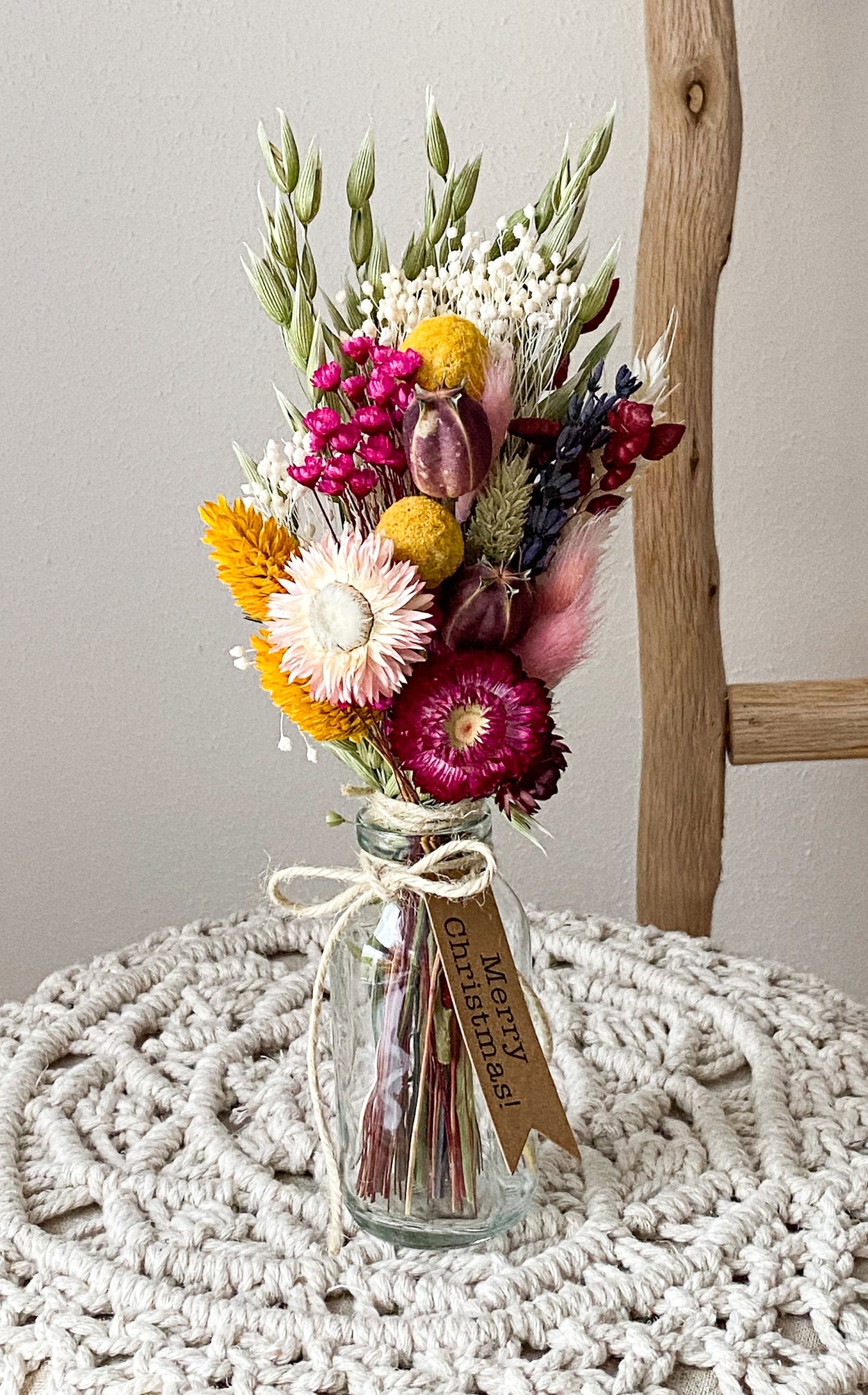 Kleiner Trockenblumenstrauß "Wiese" mit Vase in bunten Farben mit Pampasgras, Craspedia, Lagurus, Lavendel, Rosen, Phalaris, Hafer