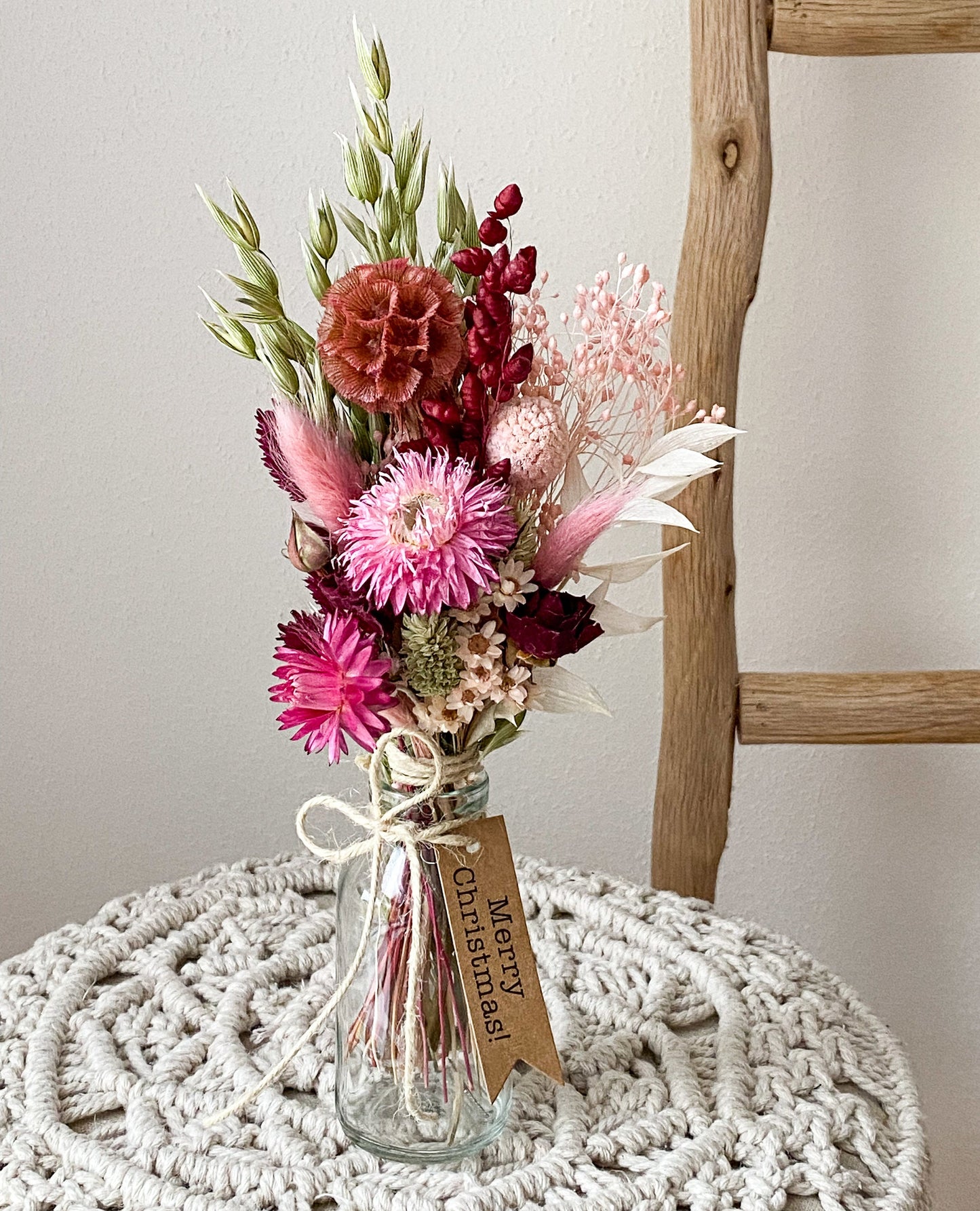 Kleiner Trockenblumenstrauß "Wiese" mit Vase in bunten Farben mit Pampasgras, Craspedia, Lagurus, Lavendel, Rosen, Phalaris, Hafer