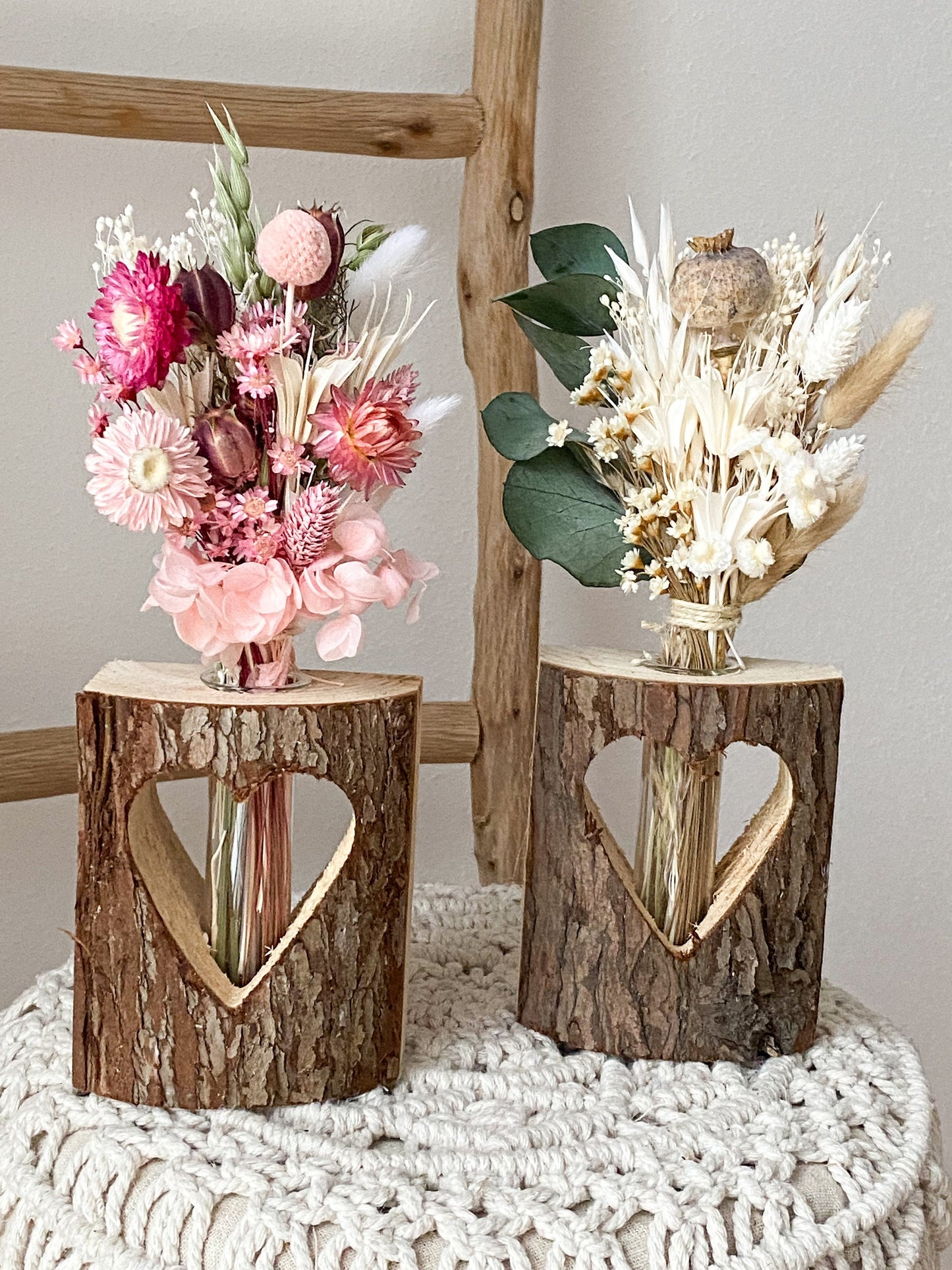 Trockenblumenstrauß „My Darling“ mit Holz-Vase in verschiedenen Farben mit Hafer, Craspedia, Lagurus, Glixia, Phalaris, Schleierkraut