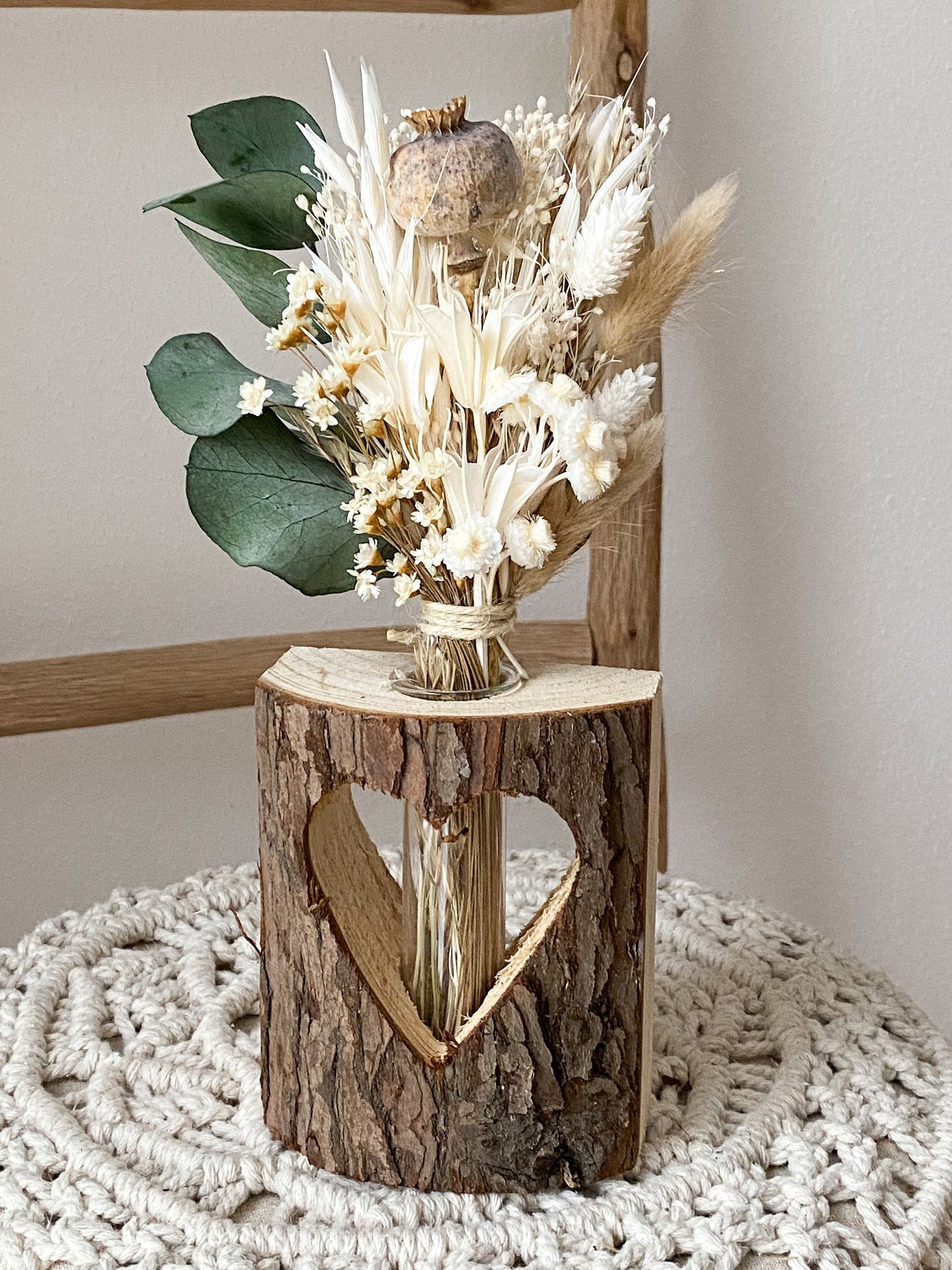 Trockenblumenstrauß „My Darling“ mit Holz-Vase in verschiedenen Farben mit Hafer, Craspedia, Lagurus, Glixia, Phalaris, Schleierkraut