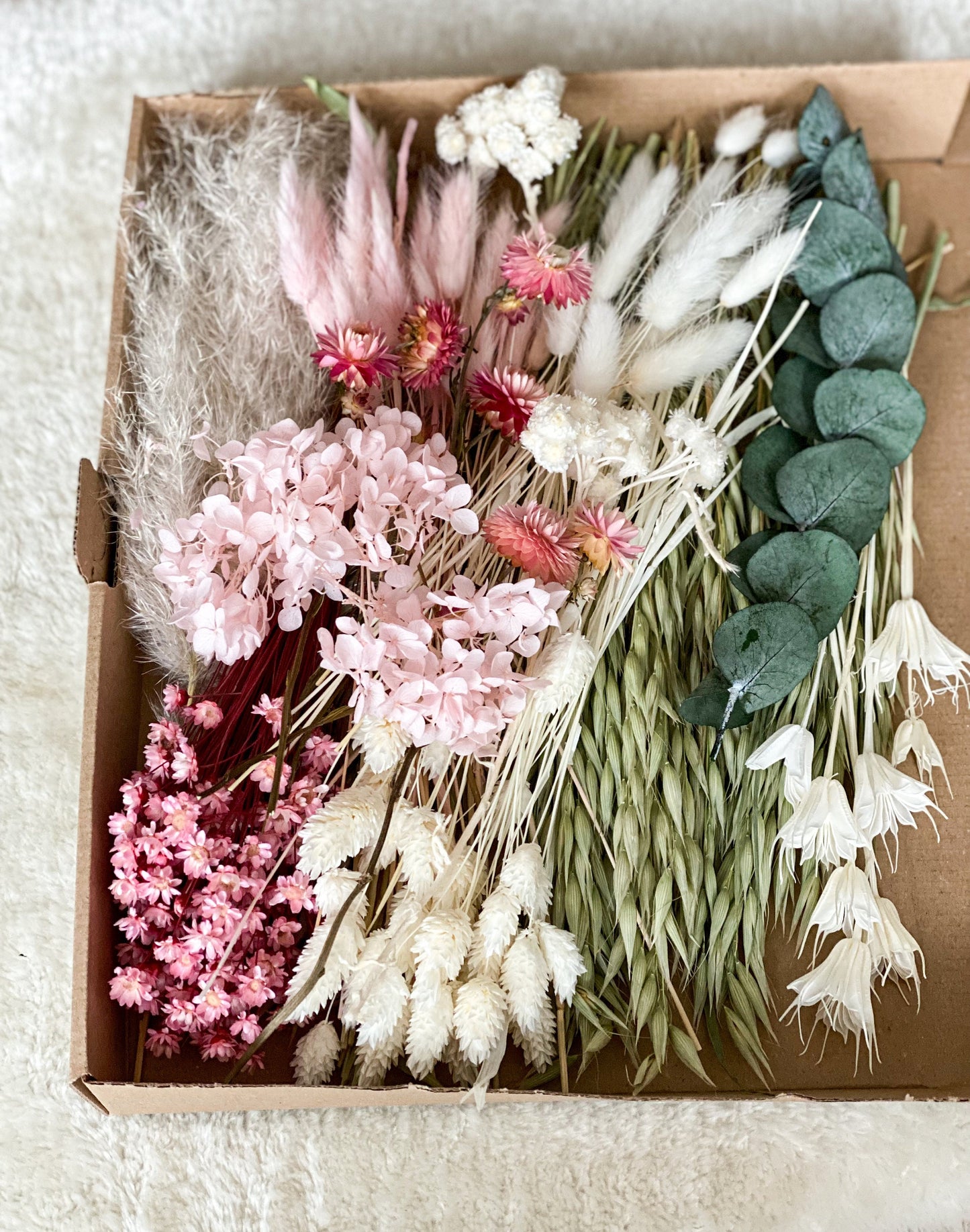 DIY Trockenblumen DIY-Set „rosa Blumenwiese“, DIY-Trockenblumenstrauß, Trockenblumenkranz in Rosa, Weiß, Grün