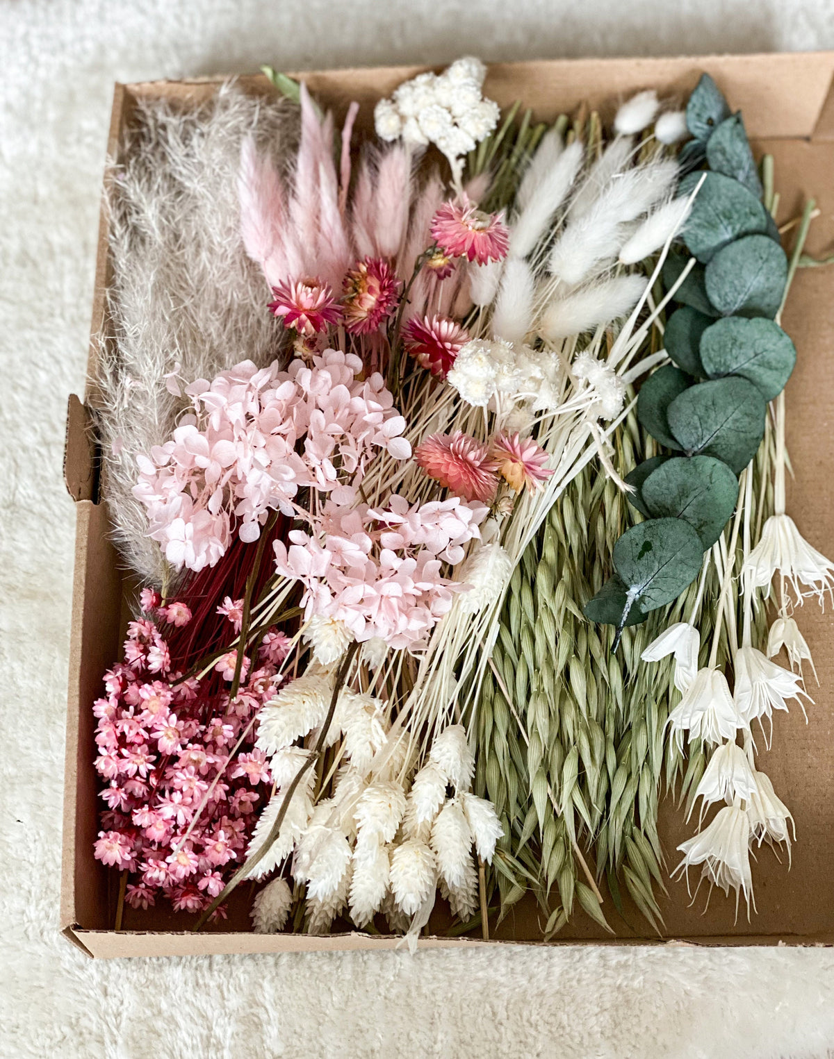 DIY Trockenblumen DIY-Set „rosa Blumenwiese“, DIY-Trockenblumenstrauß, Trockenblumenkranz in Rosa, Weiß, Grün