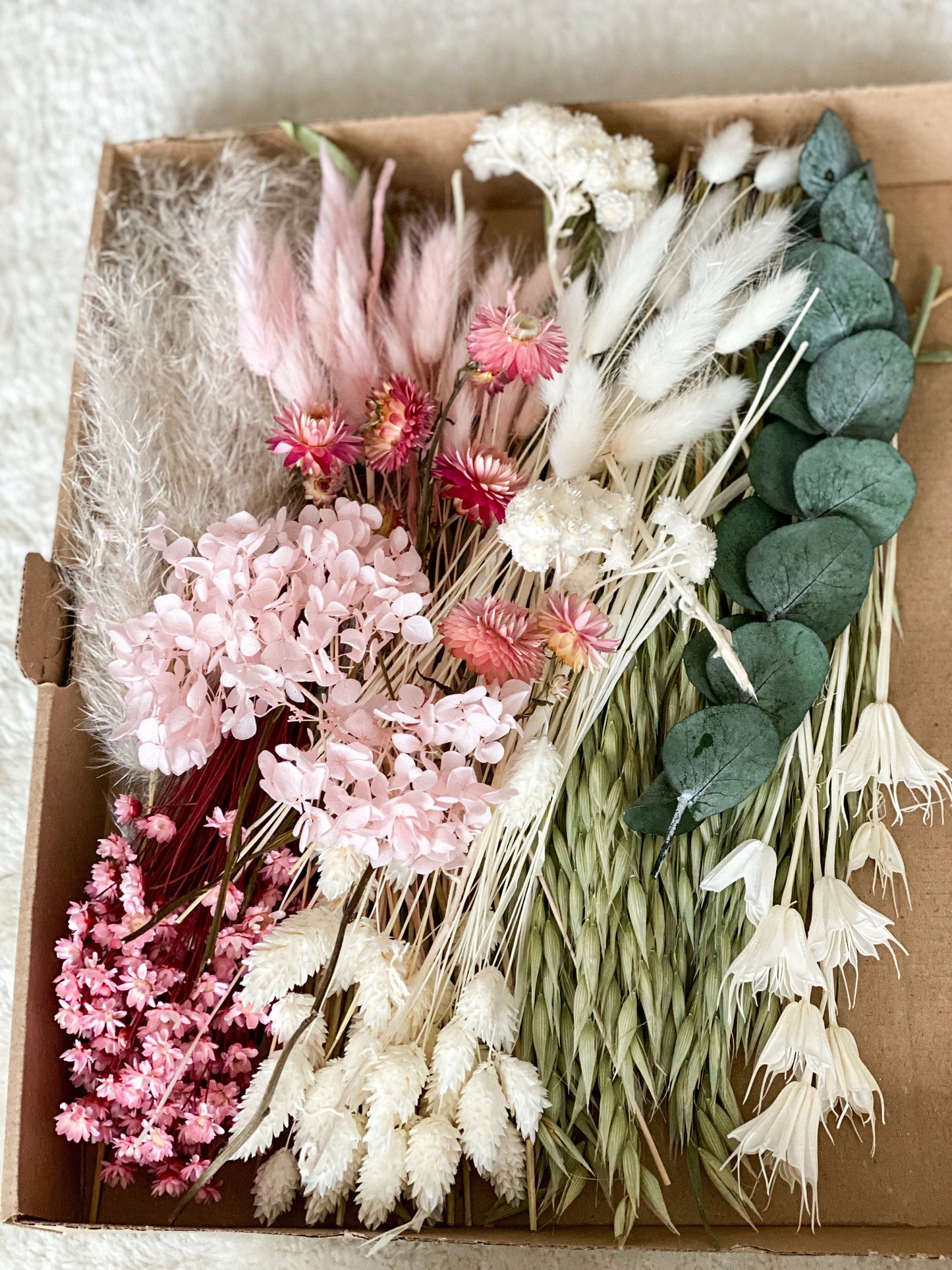 DIY Trockenblumen DIY-Set „rosa Blumenwiese“, DIY-Trockenblumenstrauß, Trockenblumenkranz in Rosa, Weiß, Grün