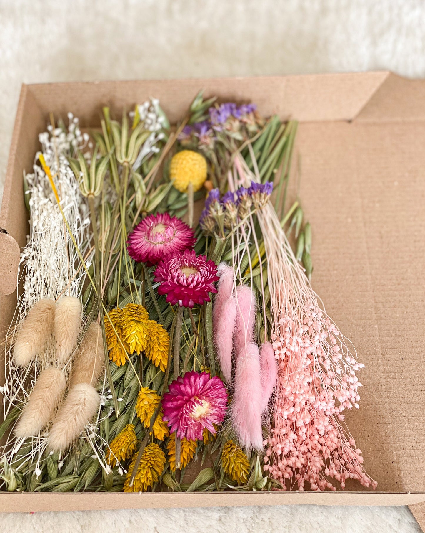 DIY Trockenblumen DIY-Set „natural Flowers“, DIY-Trockenblumenstrauß, Trockenblumenkranz in Rosa, Weiß, Bordeaux, Grün