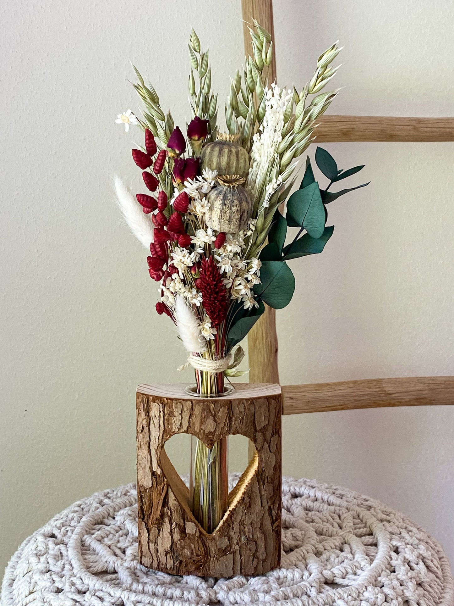 Trockenblumenstrauß „Little Rose“ mit Holz-Vase in verschiedenen Farben mit Hafer, Mohn, Lagurus, Glixia, Phalaris, Broom