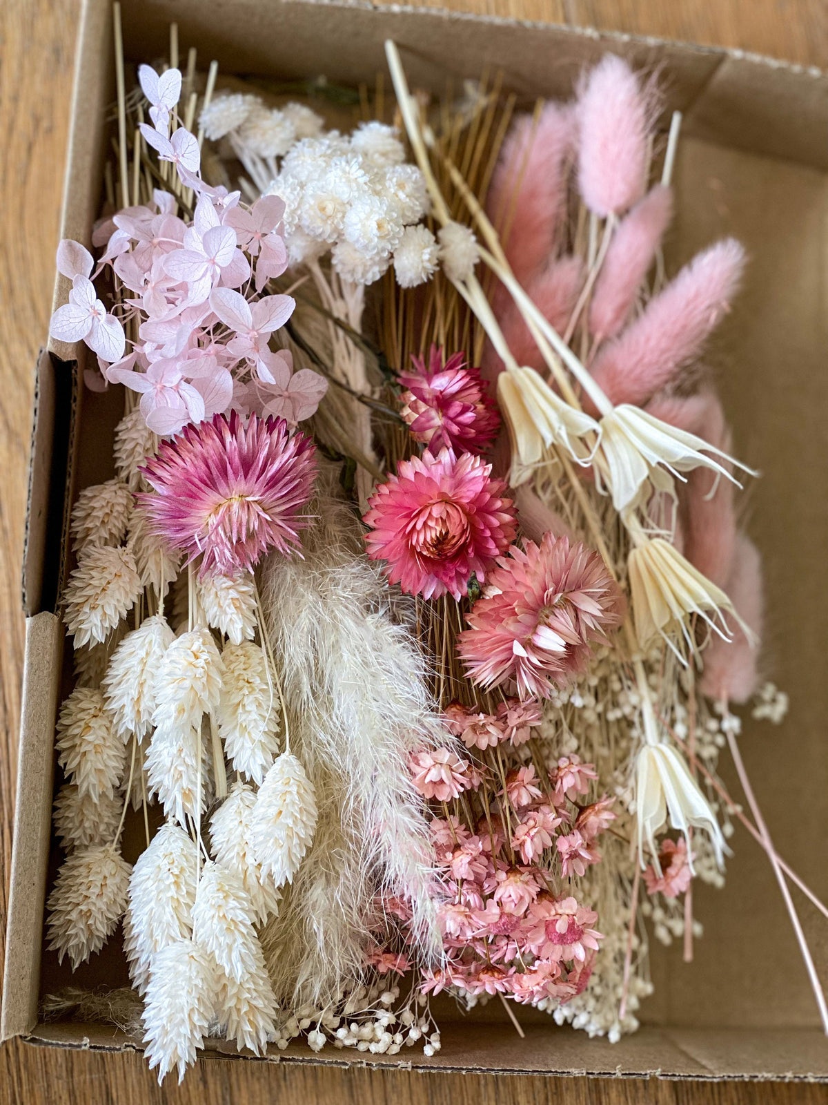 DIY Trockenblumen DIY-Set „Rosa/Weiß/Beige“, DIY-Trockenblumenstrauß, Trockenblumenkranz mit Broom Bloom, Pampasgras, Strohblumen, Phalaris