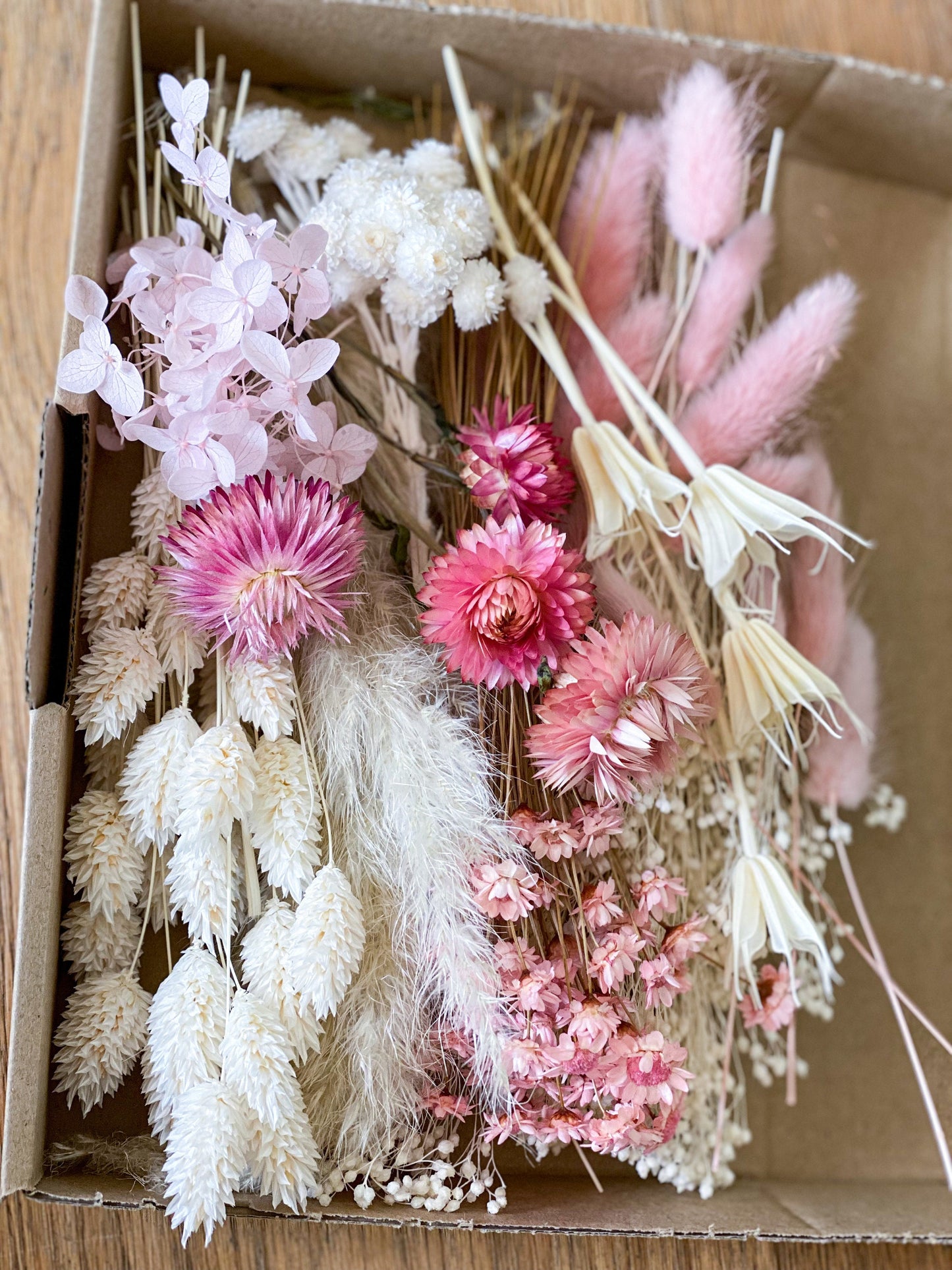 DIY Trockenblumen DIY-Set „Rosa/Weiß/Beige“, DIY-Trockenblumenstrauß, Trockenblumenkranz mit Broom Bloom, Pampasgras, Strohblumen, Phalaris