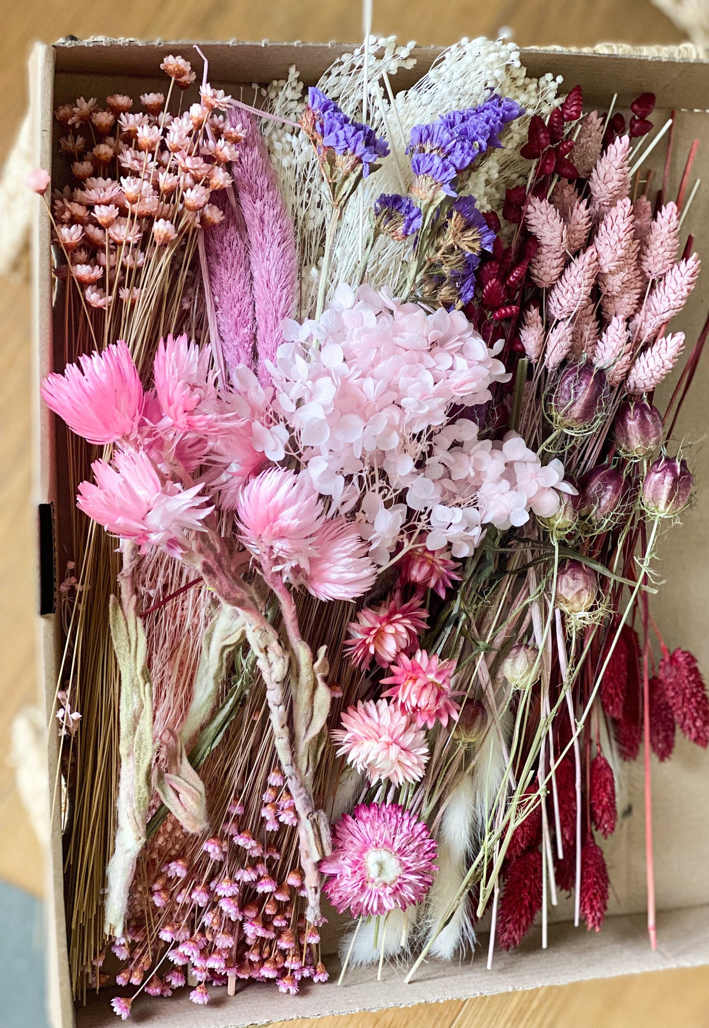 DIY Trockenblumen DIY-Set „Rose&Berry“, DIY-Trockenblumenstrauß, Trockenblumenkranz in Rosa, Lila, Weiß, Bordeaux
