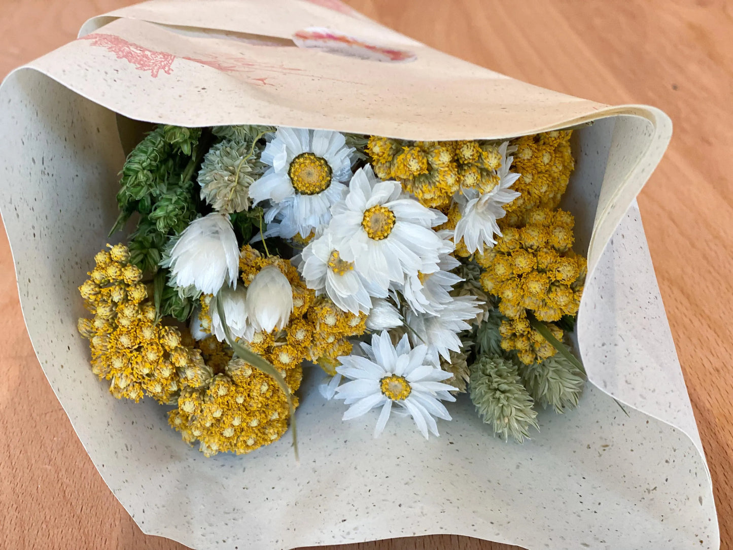 Großer Trockenblumenstrauß in Naturfarben und Gelb mit Hafer, Rhodante, Pahlaris, Weizen, großer Trockenblumen-Strauß