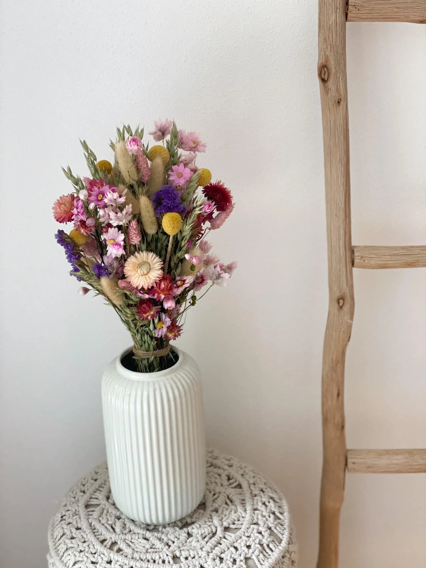 Großer Trockenblumenstrauß „Happy“ mit bunten Wiesenblumen, Rhodante, Pahlaris, Craspedia, XXL- Trockenblumen-Strauß