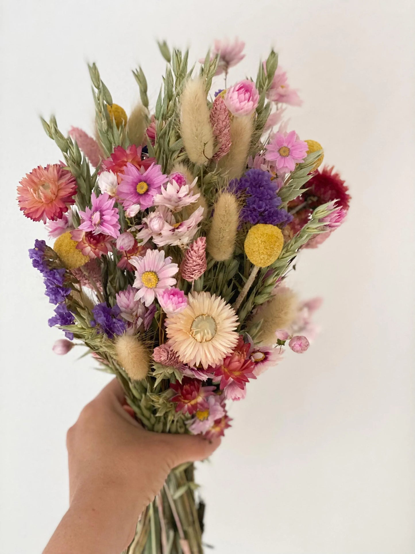 Großer Trockenblumenstrauß „Happy“ mit bunten Wiesenblumen, Rhodante, Pahlaris, Craspedia, XXL- Trockenblumen-Strauß
