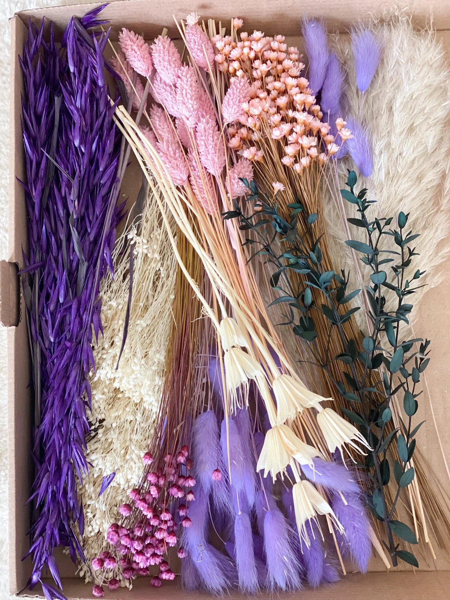 DIY Trockenblumen DIY-Set „Lila“, DIY-Trockenblumenstrauß, Trockenblumenkranz in Lila, Weiß, Rosa und Brombeere